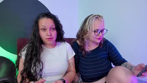 Snapshot of crazy_cakes_ chatting on December 2, 3:25 pm Lexie  Rose  online show from December 2, 3:25 pm