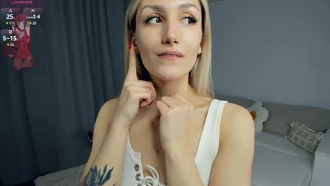 Snapshot of crazy_selfi chatting on February 1, 2:26 am Emma online show from February 1, 2:26 am