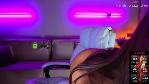 Snapshot of crazzy_cherry chatting on January 2, 1:19 pm crazzy cherry online show from January 2, 1:19 pm