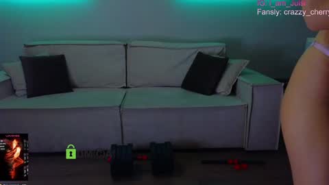 Snapshot of crazzy_cherry chatting on September 25, 1:37 pm crazzy cherry online show from September 25, 1:37 pm