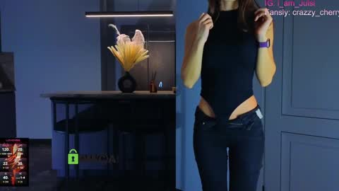 Snapshot of crazzy_cherry chatting on October 12, 1:43 pm crazzy cherry online show from October 12, 1:43 pm