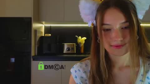 Snapshot of crazzy_cherry chatting on July 6, 11:18 am crazzy cherry online show from July 6, 11:18 am