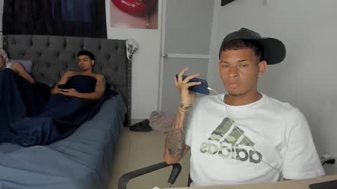 crazzy_master1 online show from April 6, 9:27 pm