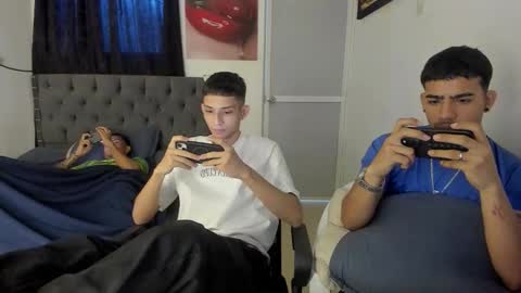 crazzy_master1 online show from April 7, 9:37 pm