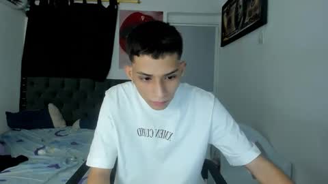 crazzy_master1 online show from April 13, 2:17 am