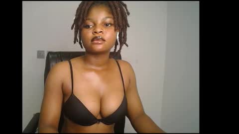 Snapshot of creamy_juicypussy chatting on March 4, 11:29 am Lady jasmine online show from March 4, 11:29 am