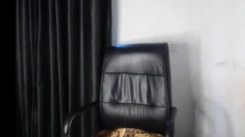 Snapshot of creamy_juicypussy chatting on September 11, 1:00 pm Lady jasmine online show from September 11, 1:00 pm