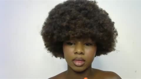 Snapshot of creamybabee chatting on January 22, 2:37 am queen online show from January 22, 2:37 am