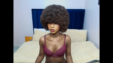 Snapshot of creamybabee chatting on September 21, 12:56 am queen online show from September 21, 12:56 am