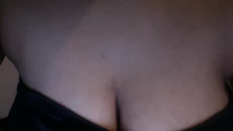 Snapshot of creamycocobabe chatting on February 27, 1:38 am CreamyCocoBabe online show from February 27, 1:38 am