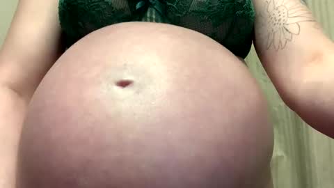 Breed me daddy  online show from February 25, 9:35 pm