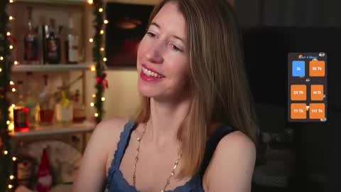 Snapshot of creme_dela_creme chatting on December 19, 7:10 pm Quinn de la Creme online show from December 19, 7:10 pm