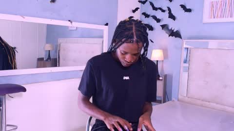 Snapshot of criisbrown_ chatting on November 4, 6:29 pm CriisBrown online show from November 4, 6:29 pm