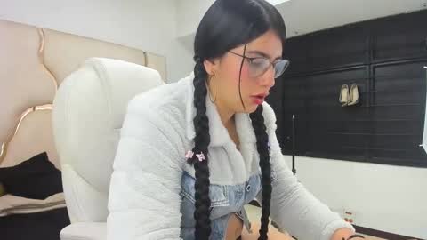 Criistaal   online show from February 7, 4:37 am