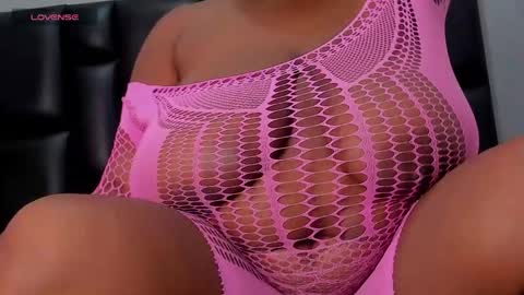 Snapshot of criistal_castro chatting on February 26, 11:42 am criistal_castro online show from February 26, 11:42 am