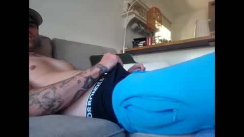 Snapshot of crimcouple chatting on February 2, 1:59 am crimcouple online show from February 2, 1:59 am