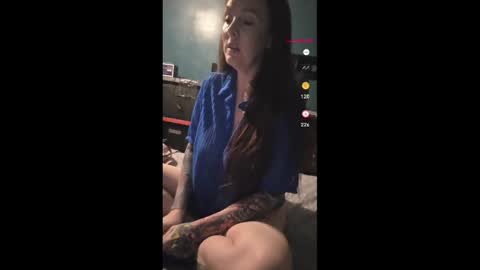 crimsongingerale online show from April 4, 7:06 am