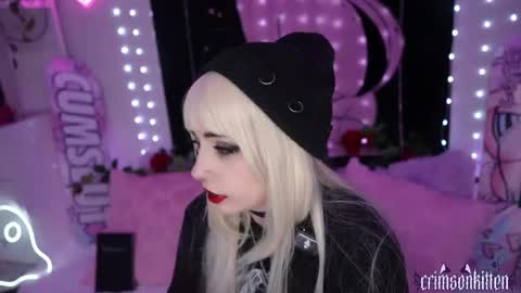 Snapshot of crimsonkitten chatting on November 20, 5:51 am Crimson Kitten online show from November 20, 5:51 am