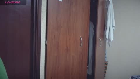 cris2428 online show from January 15, 2:49 am