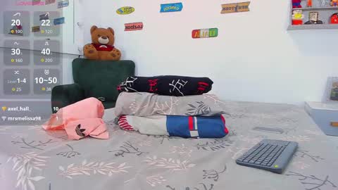 Snapshot of cris_stone chatting on October 4, 1:47 am cristian online show from October 4, 1:47 am