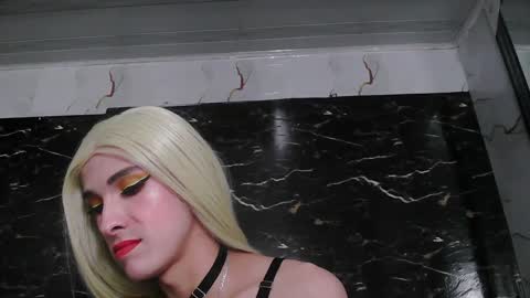 Snapshot of crislingery_doll chatting on January 11, 2:30 am crislingery_doll online show from January 11, 2:30 am