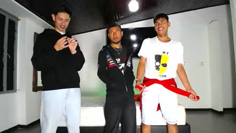 crismens online show from October 9, 11:41 am