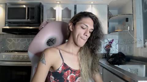 Snapshot of crisozzz chatting on March 2, 8:48 pm Cristina Onazis online show from March 2, 8:48 pm