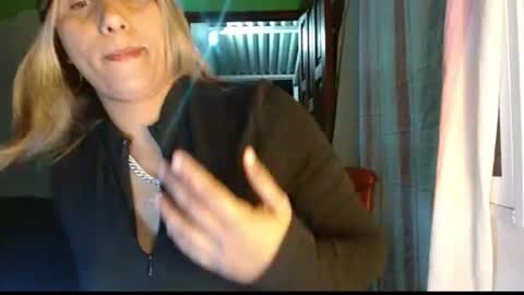 crisshantall online show from July 29, 3:15 am