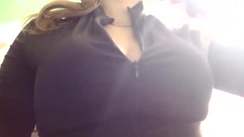 crisshantall online show from August 1, 8:41 pm