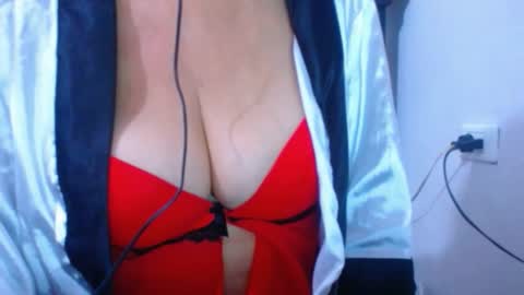 Snapshot of cristal_collins1 chatting on January 27, 11:32 am cristal_collins1 online show from January 27, 11:32 am