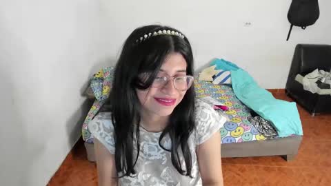 Snapshot of cristal_g19 chatting on January 12, 6:28 am online show from January 12, 6:28 am