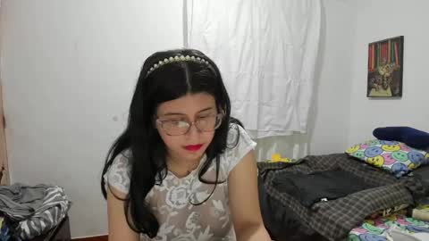 Snapshot of cristal_g19 chatting on February 10, 5:36 am online show from February 10, 5:36 am