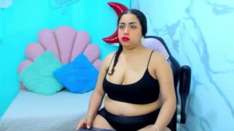 Snapshot of cristal_horny19 chatting on July 6, 3:14 am Milena online show from July 6, 3:14 am