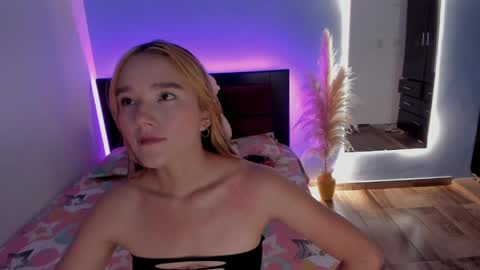 cristal_t2 online show from April 17, 6:44 pm