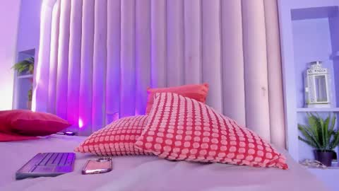 Nicole  Connection time 220pm-910pmCol online show from March 7, 7:44 pm