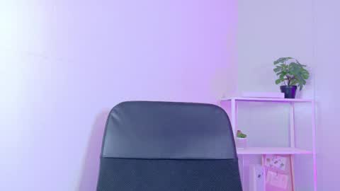 Nicole  Connection time 220pm-910pmCol online show from April 4, 7:33 pm