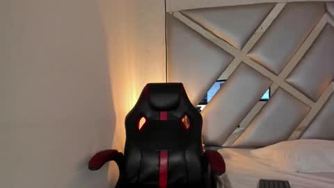 cristalevans_vc online show from October 16, 5:30 am