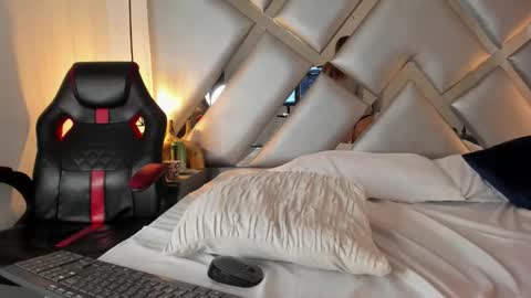 cristalevans_vc online show from October 17, 5:48 pm