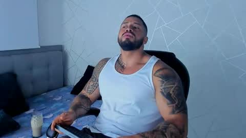 Snapshot of cristian_walker chatting on February 4, 11:49 am cristian walker online show from February 4, 11:49 am