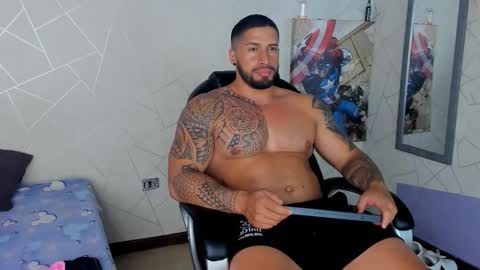 Snapshot of cristian_walker chatting on February 12, 9:43 pm cristian walker online show from February 12, 9:43 pm