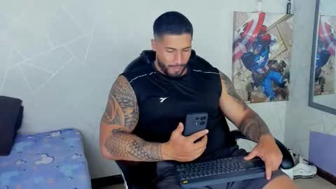 Snapshot of cristian_walker chatting on February 18, 9:42 pm cristian walker online show from February 18, 9:42 pm