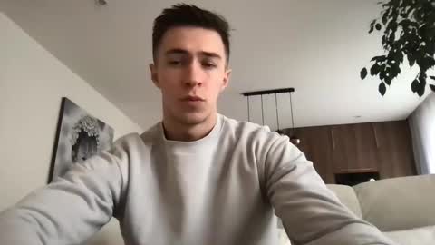 Snapshot of cristianovilla chatting on December 9, 10:00 am CristianoHailey online show from December 9, 10:00 am