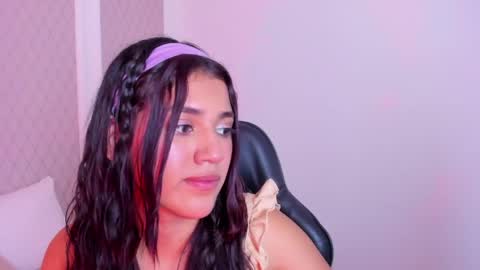 Snapshot of cristin_collins chatting on April 27, 8:07 pm C R I S T I N online show from April 27, 8:07 pm