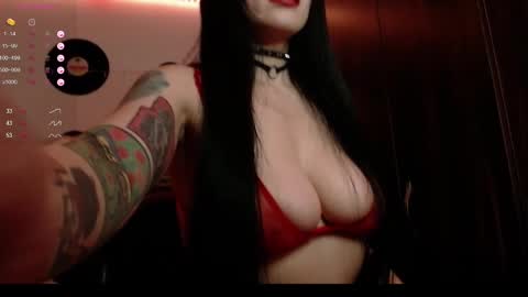 Snapshot of cristin_moon chatting on December 27, 11:10 pm Christina online show from December 27, 11:10 pm