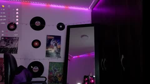 Snapshot of cristin_moon chatting on February 4, 11:27 pm Christina online show from February 4, 11:27 pm