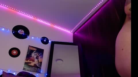 Snapshot of cristin_moon chatting on February 13, 10:54 pm Christina online show from February 13, 10:54 pm