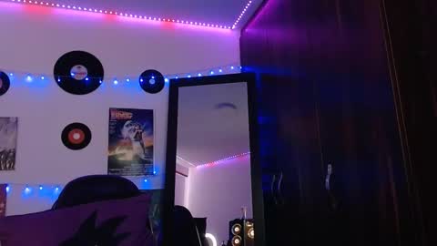 Snapshot of cristin_moon chatting on February 18, 8:14 pm Christina online show from February 18, 8:14 pm