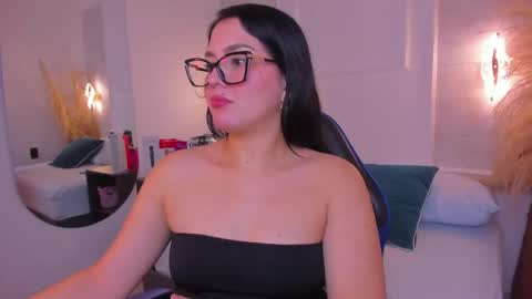 Snapshot of cristina_gallardo chatting on May 9, 2:50 am C R I S T I N A online show from May 9, 2:50 am