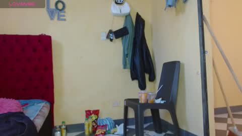 cristinamontiel74 online show from January 19, 3:42 pm