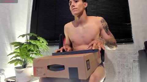 cristopher23  online show from February 28, 8:18 pm